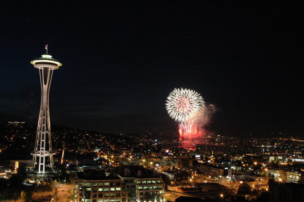 CELEBRATE 4TH OF JULY WITH A FANTASTIC FIREWORKS DISPLAY AT LAKE UNION